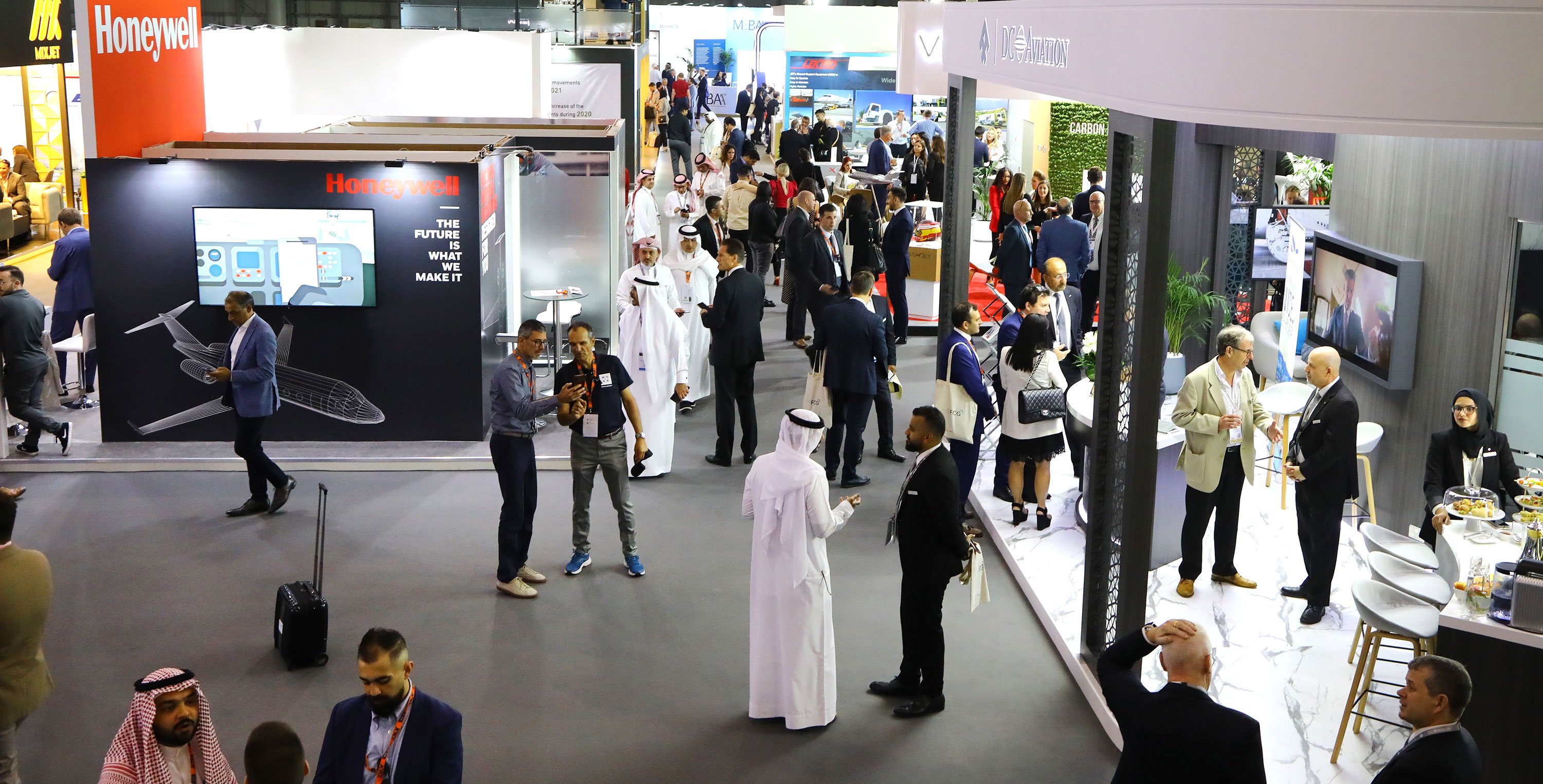 Overhead view of attendees on exhibit floor at MEBAA Show 2022